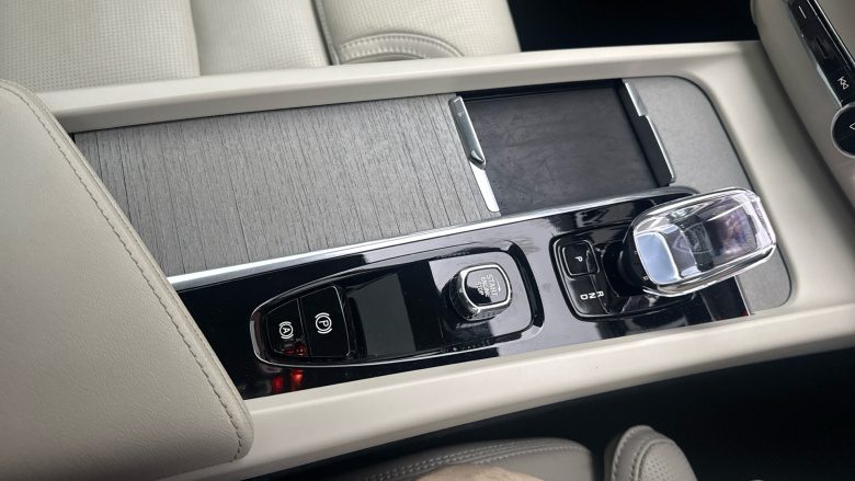 Volvo XC60 2.0 B5P Ultimate Dark 5dr AWD Geartronic Petrol Estate